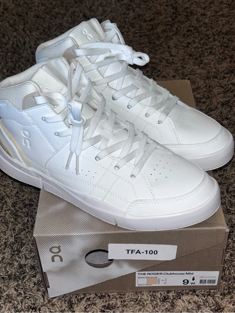 On The Roger Clubhouse Mid Shoes Womens Size 9 White Savannah Casual Sneakers